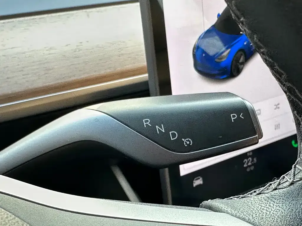 Tesla Model 3 — фото 2