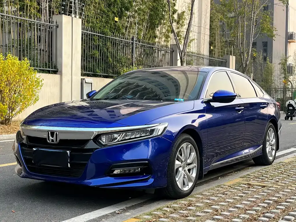 Honda Accord — фото 1
