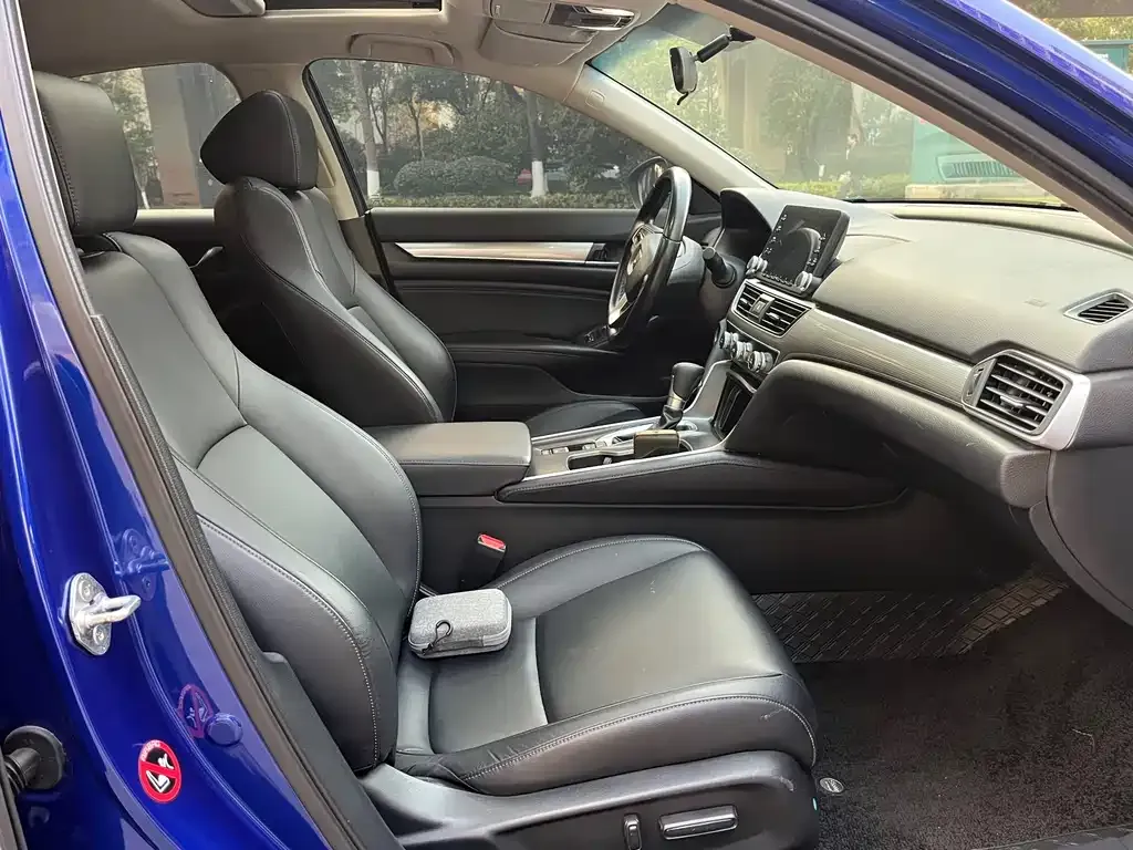 Honda Accord — фото 10