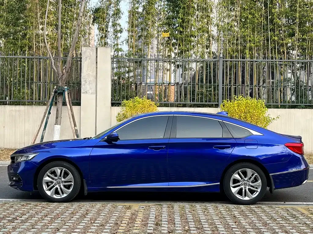 Honda Accord — фото 4