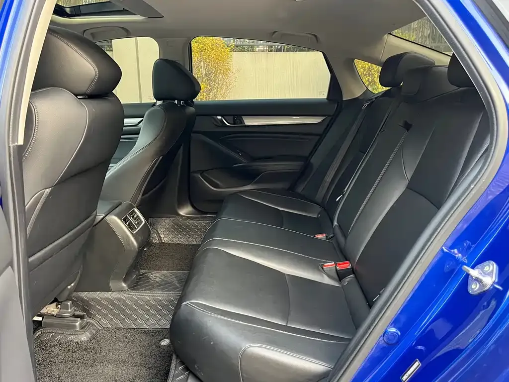 Honda Accord — фото 9