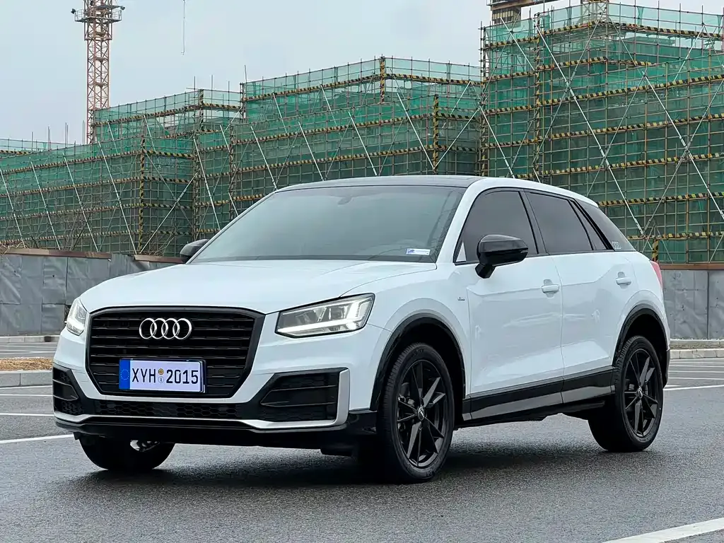 Audi Q2L — фото 1