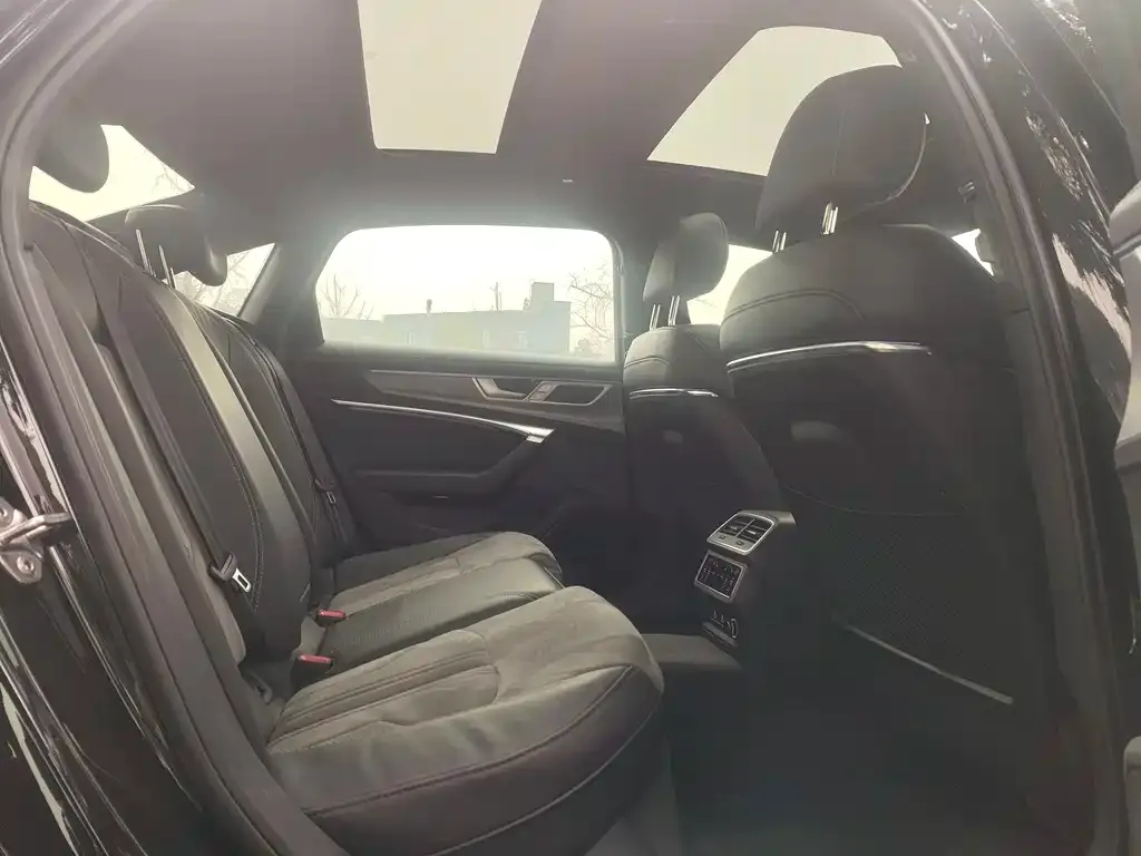 Audi A6L 2023 из CN, фото 3