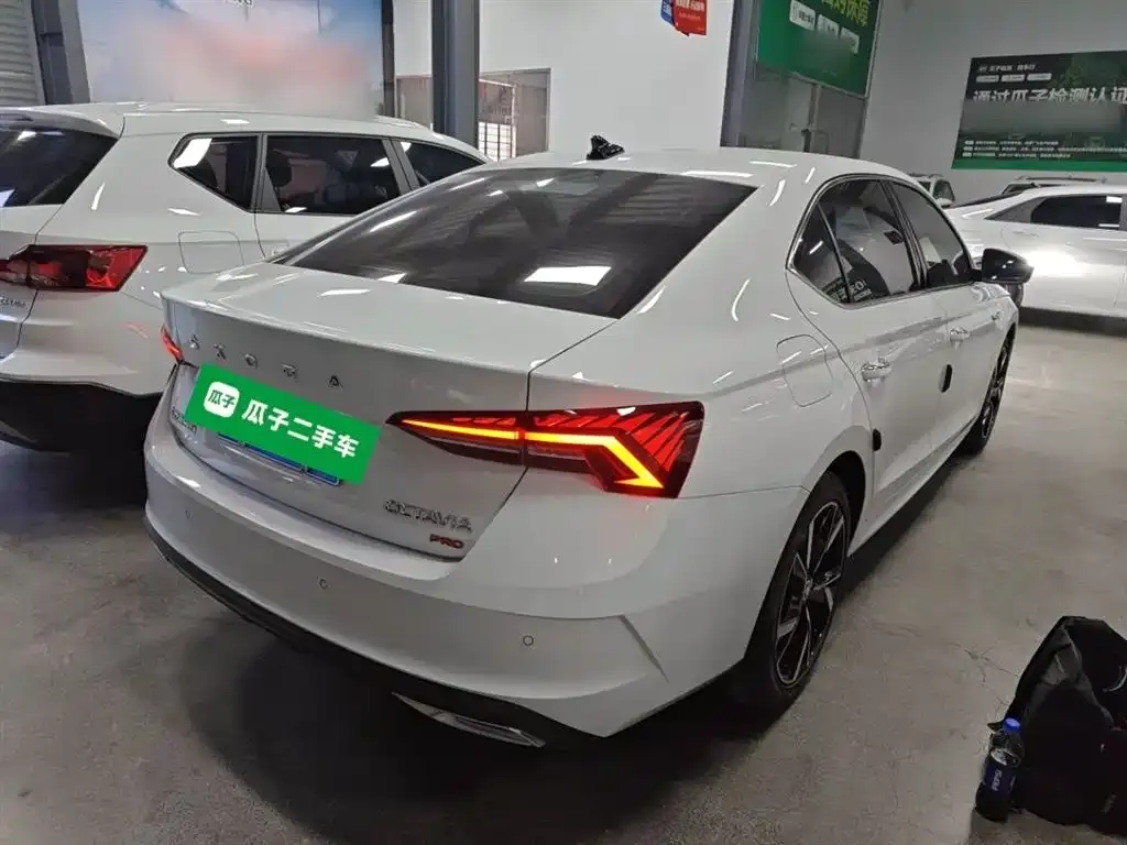 Skoda Octavia — фото 2