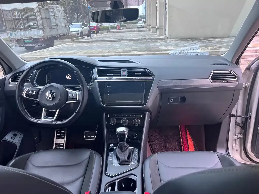 Volkswagen Tiguan L 2021 из CN, фото 2