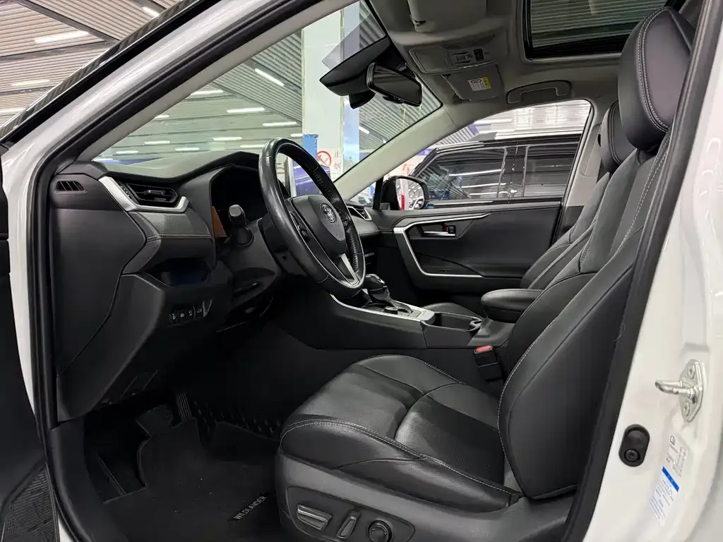 Toyota Wildlander 2022 из CN, фото 4