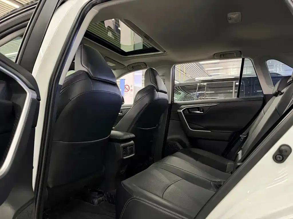 Toyota Wildlander 2022 из CN, фото 9