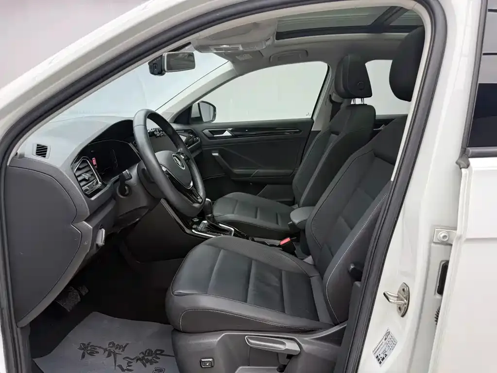 Volkswagen T-Roc 2023 из CN, фото 7