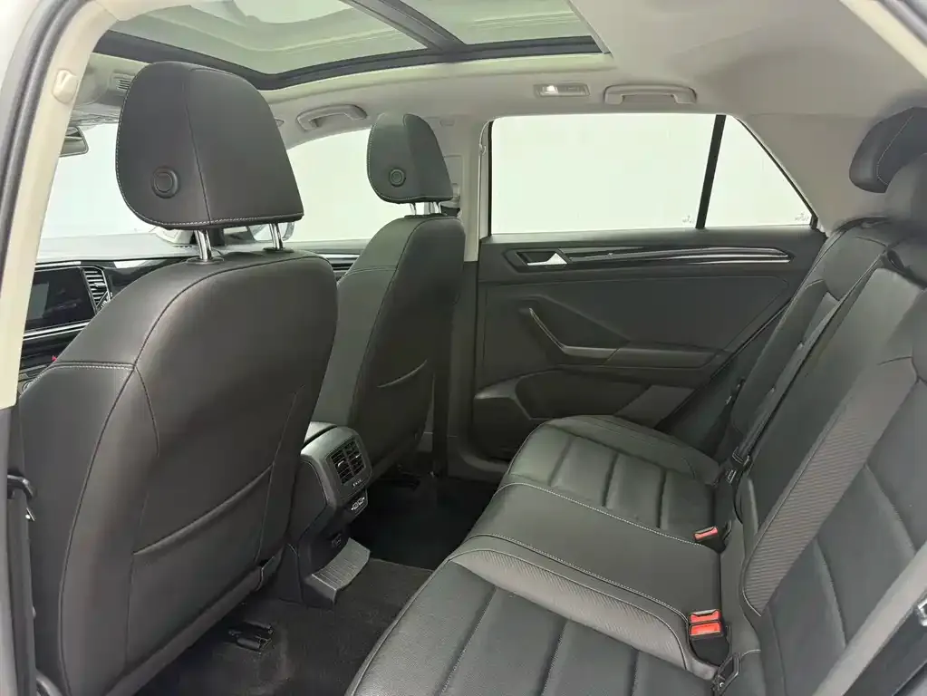 Volkswagen T-Roc 2023 из CN, фото 8