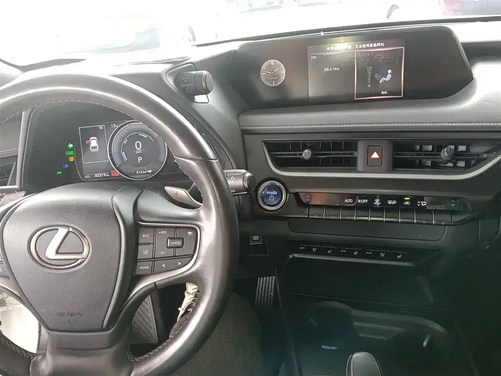 Lexus UX New Energy — фото 10