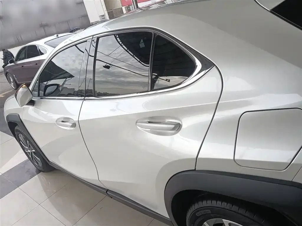 Lexus UX New Energy — фото 5