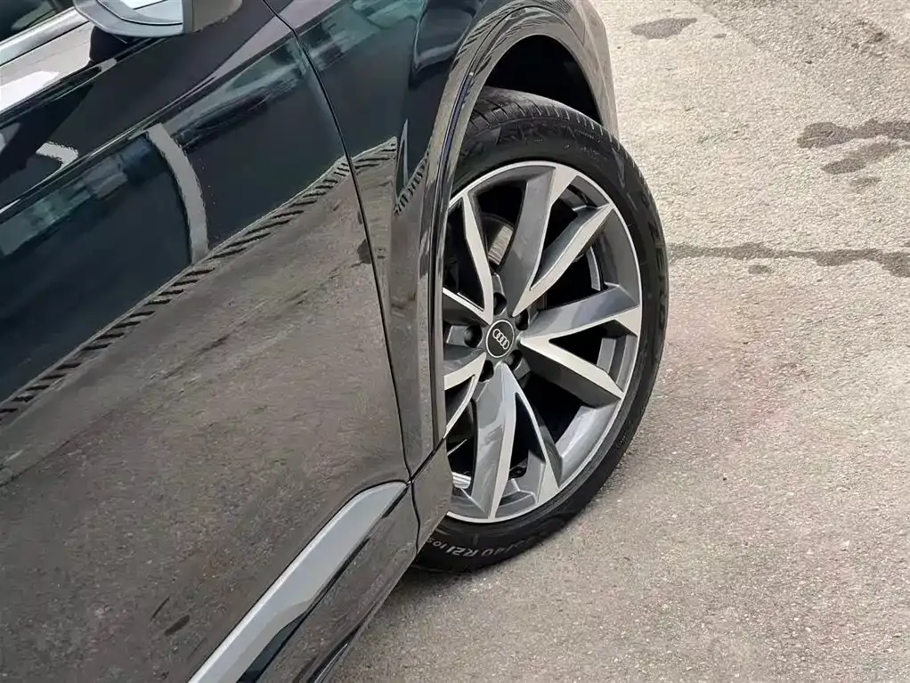 Audi Q7 2022 из CN, фото 6