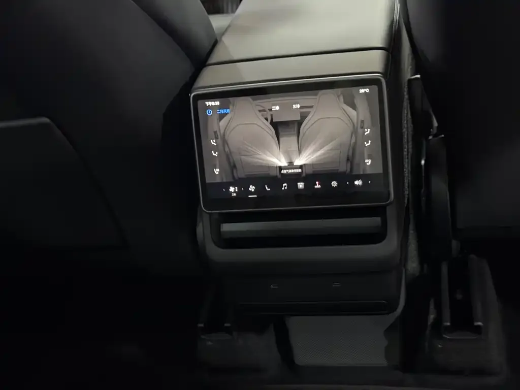 Tesla Model Y L — фото 8