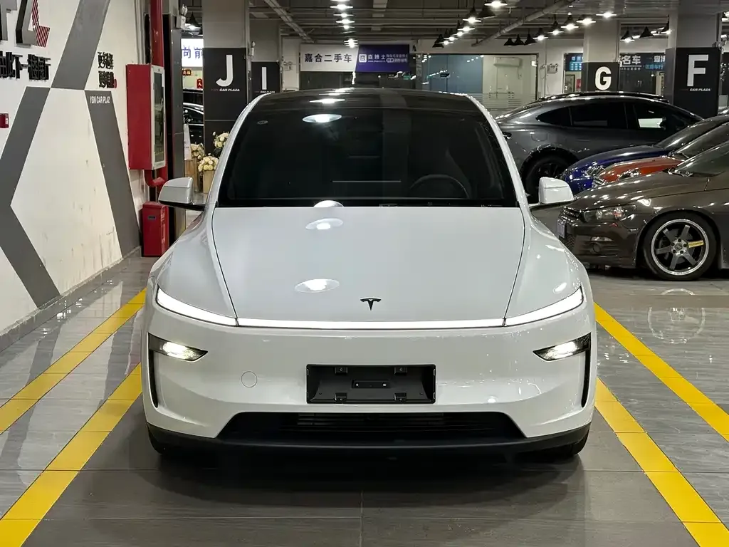 Tesla Model Y L — фото 7