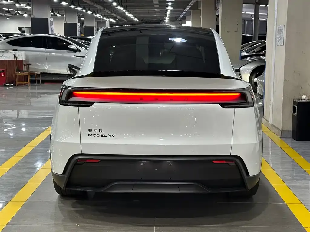 Tesla Model Y L — фото 2