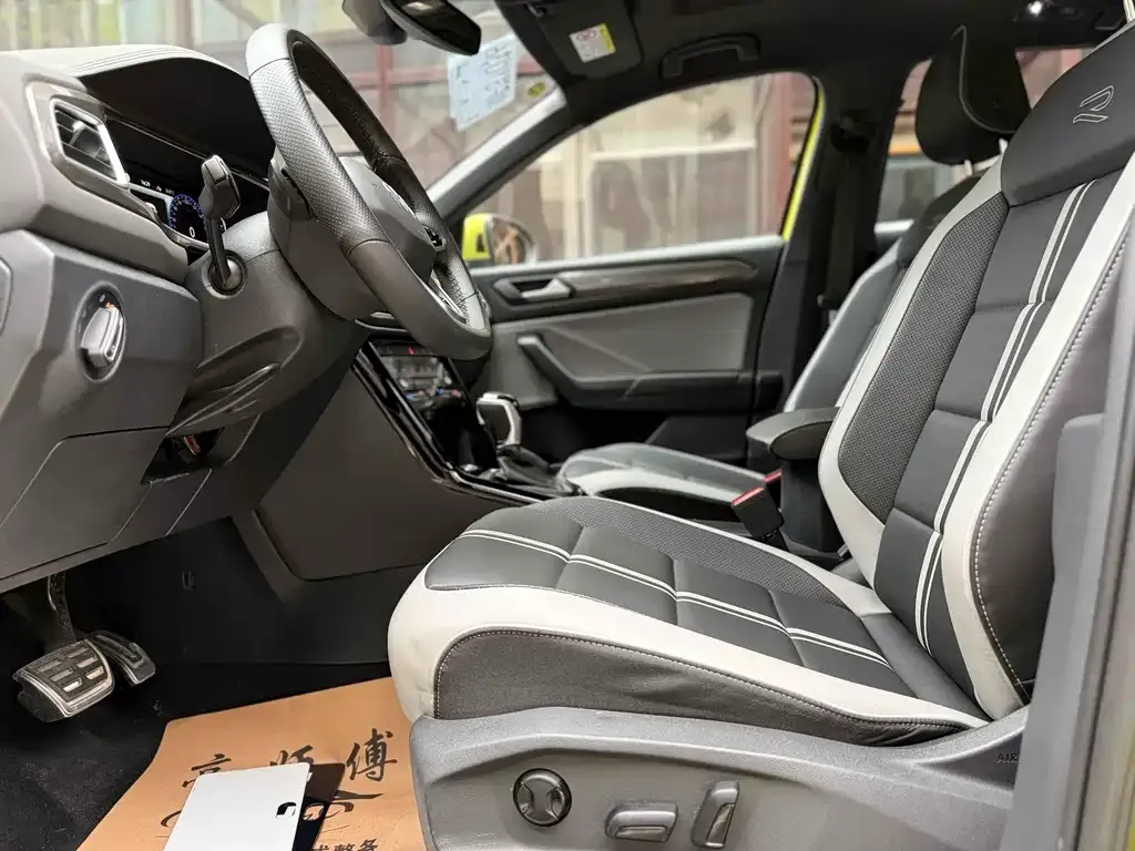 Volkswagen T-Roc 2023 из CN, фото 3