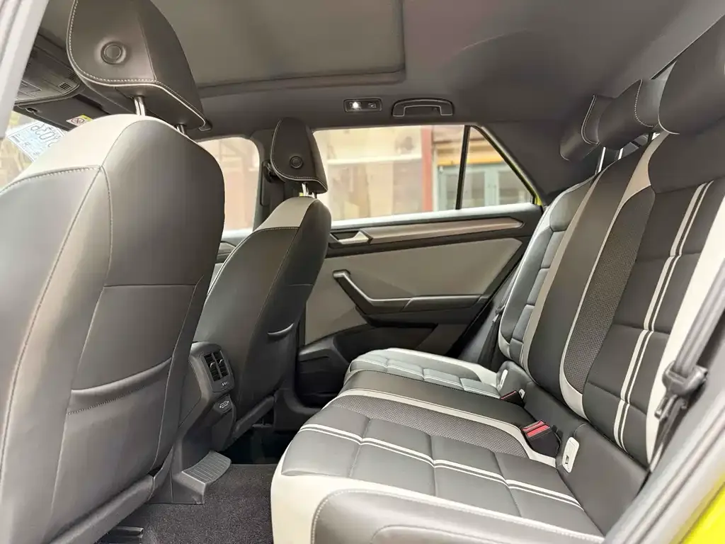 Volkswagen T-Roc 2023 из CN, фото 2