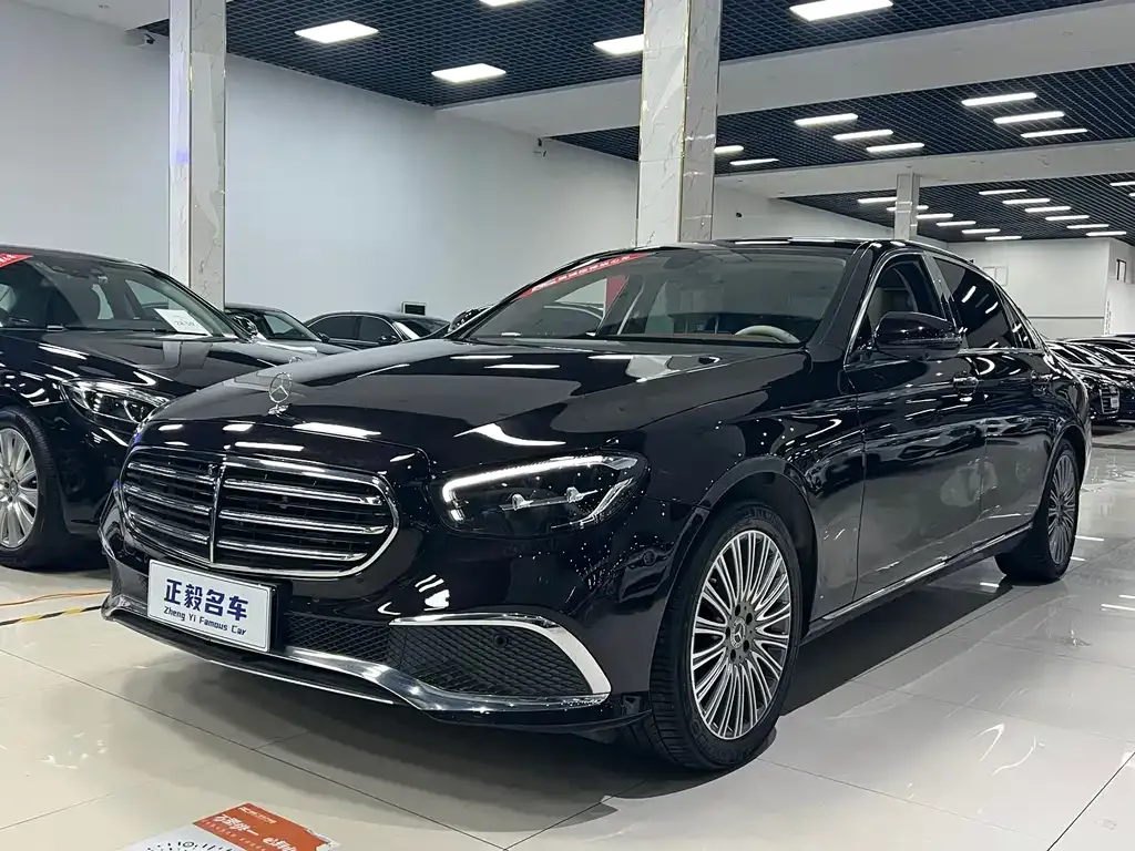Mercedes-Benz E-Class — фото 1