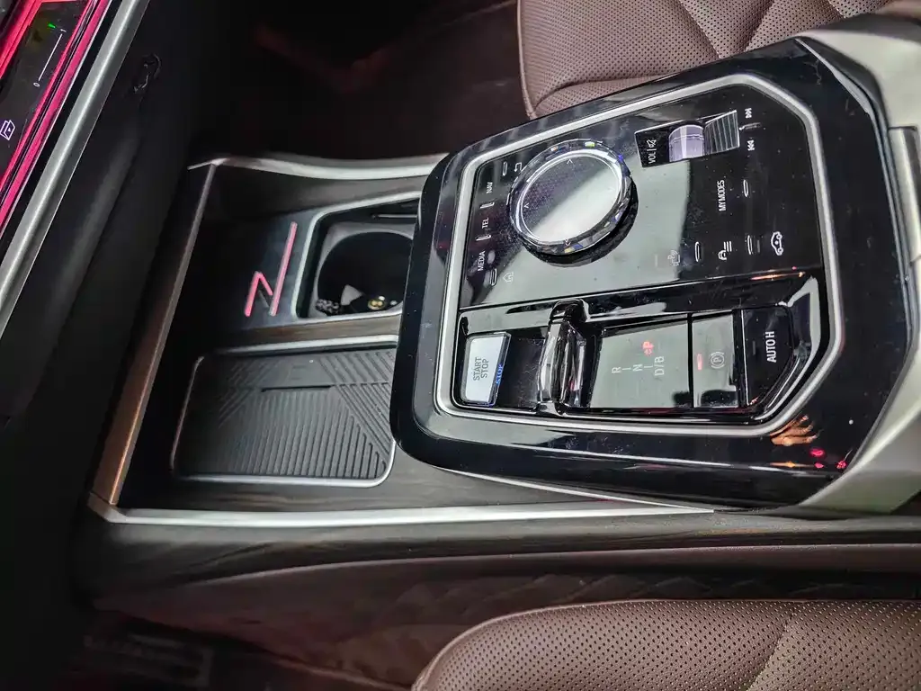 BMW i7 2024 из CN, фото 4
