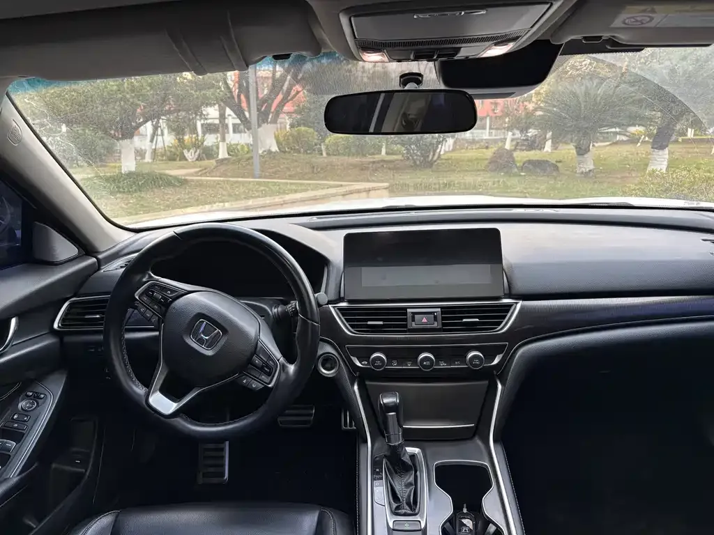 Honda Accord — фото 10
