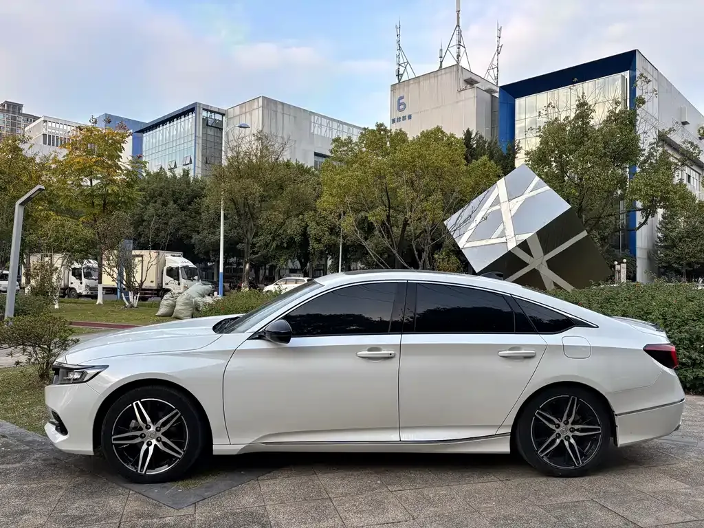 Honda Accord — фото 6