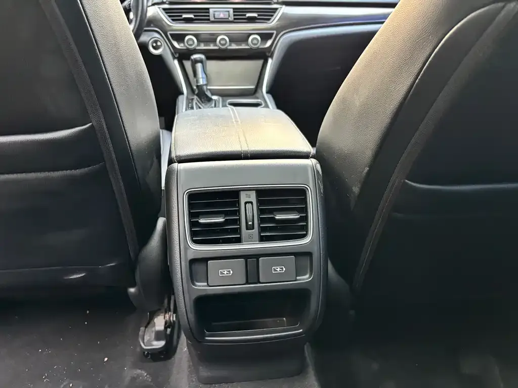 Honda Accord — фото 9