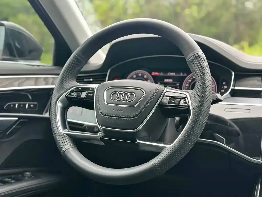 Audi A8 — фото 6