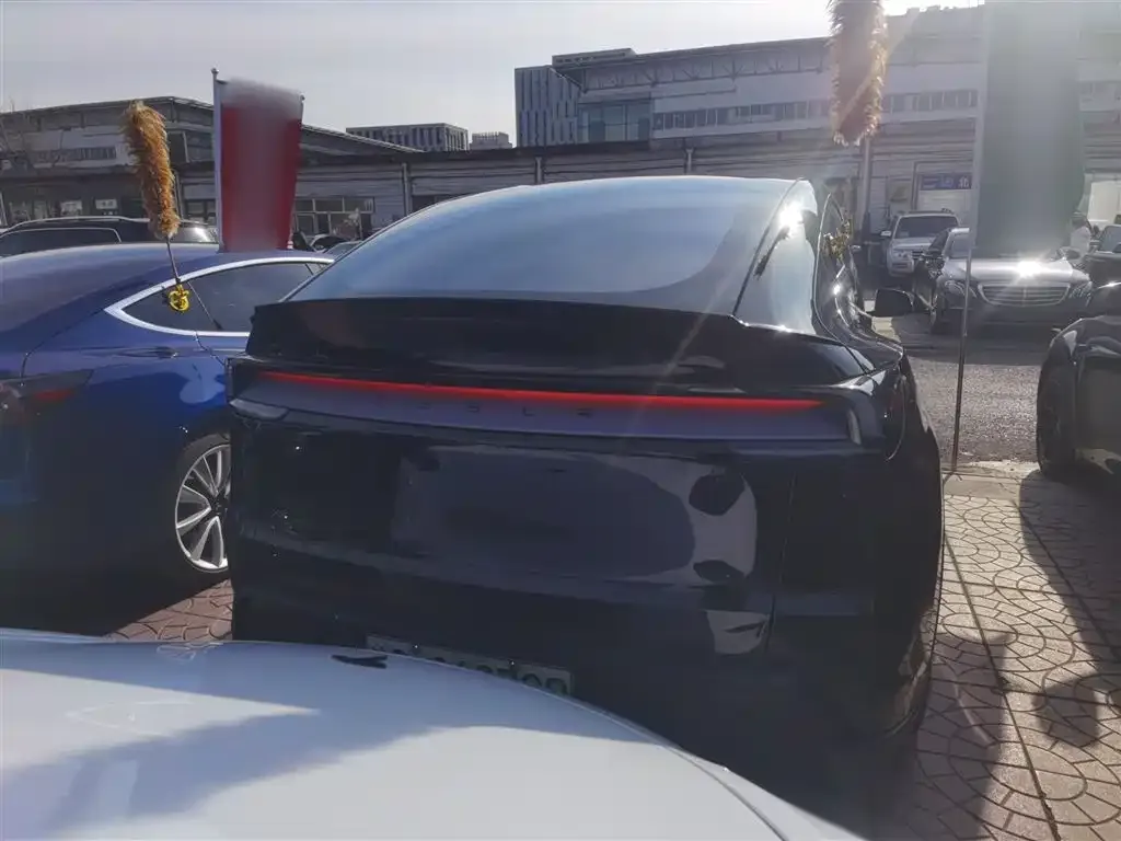 Tesla Model Y L — фото 2