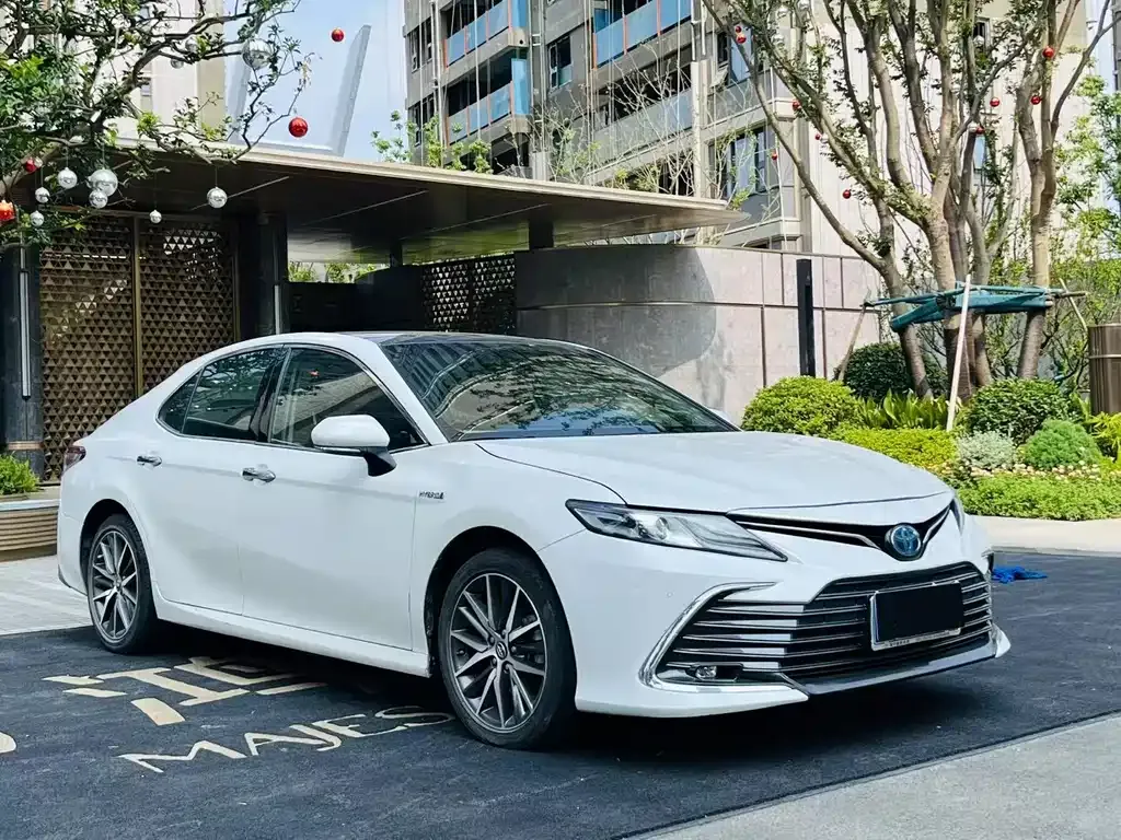 Toyota Camry — фото 8