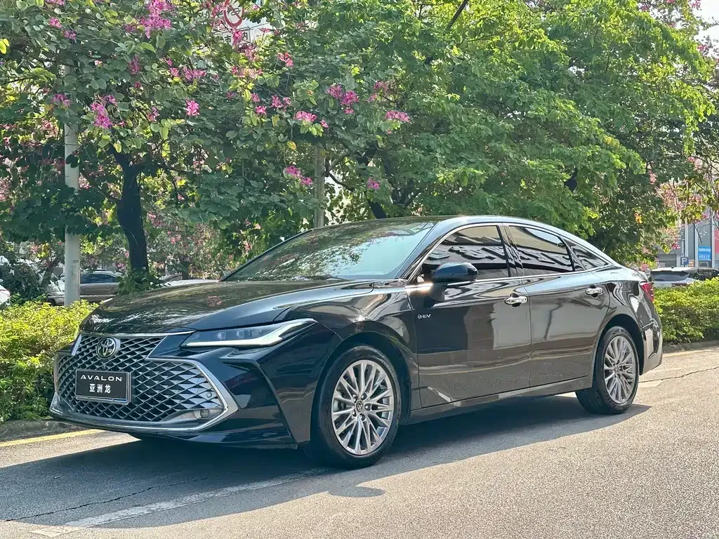 Toyota Avalon — фото 1
