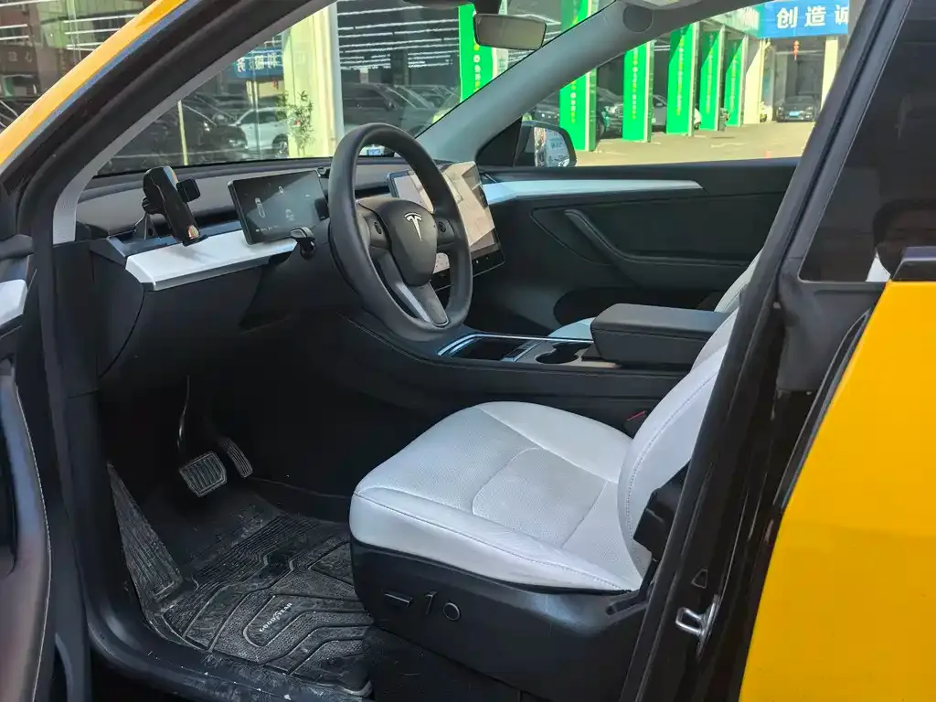 Tesla Model Y 2023 из CN, фото 2