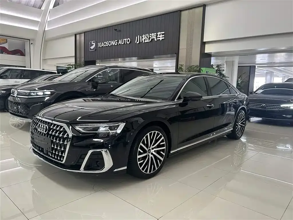 Audi A8 — фото 1