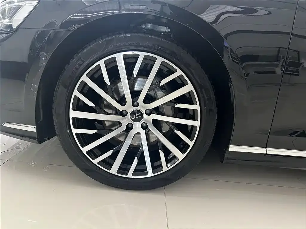 Audi A8 — фото 7