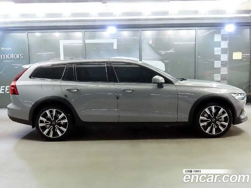 Volvo V60 2025 из KR, фото 4
