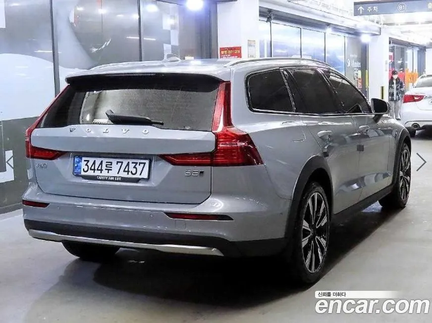 Volvo V60 2025 из KR, фото 5