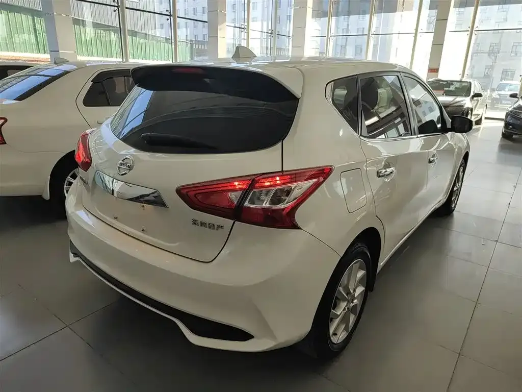 Nissan Tiida 2021 из CN, фото 2