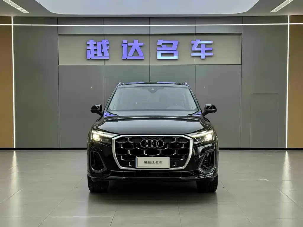 Audi Q7 2025 из CN, фото 4