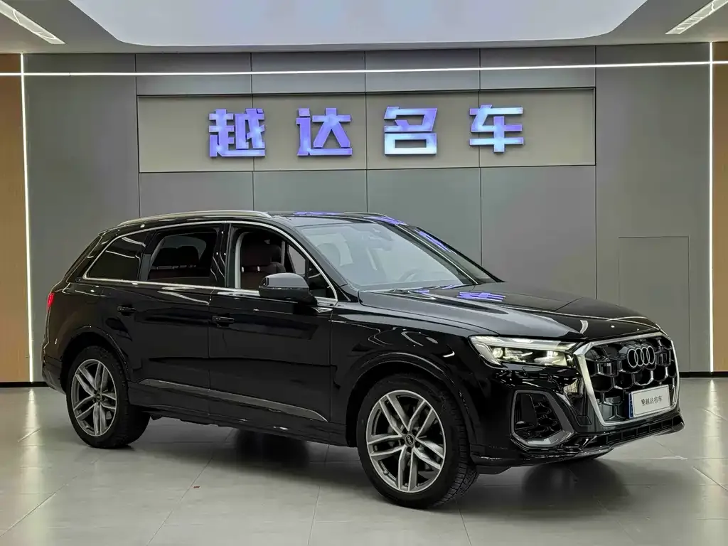 Audi Q7 2025 из CN, фото 2