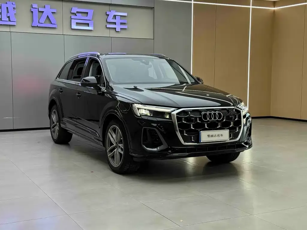Audi Q7 2025 из CN, фото 3