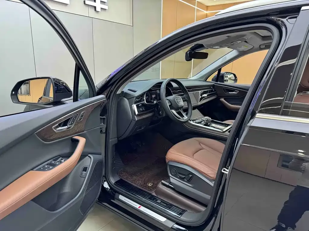 Audi Q7 2025 из CN, фото 7