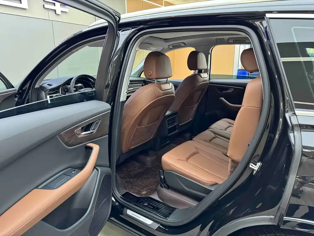 Audi Q7 2025 из CN, фото 10