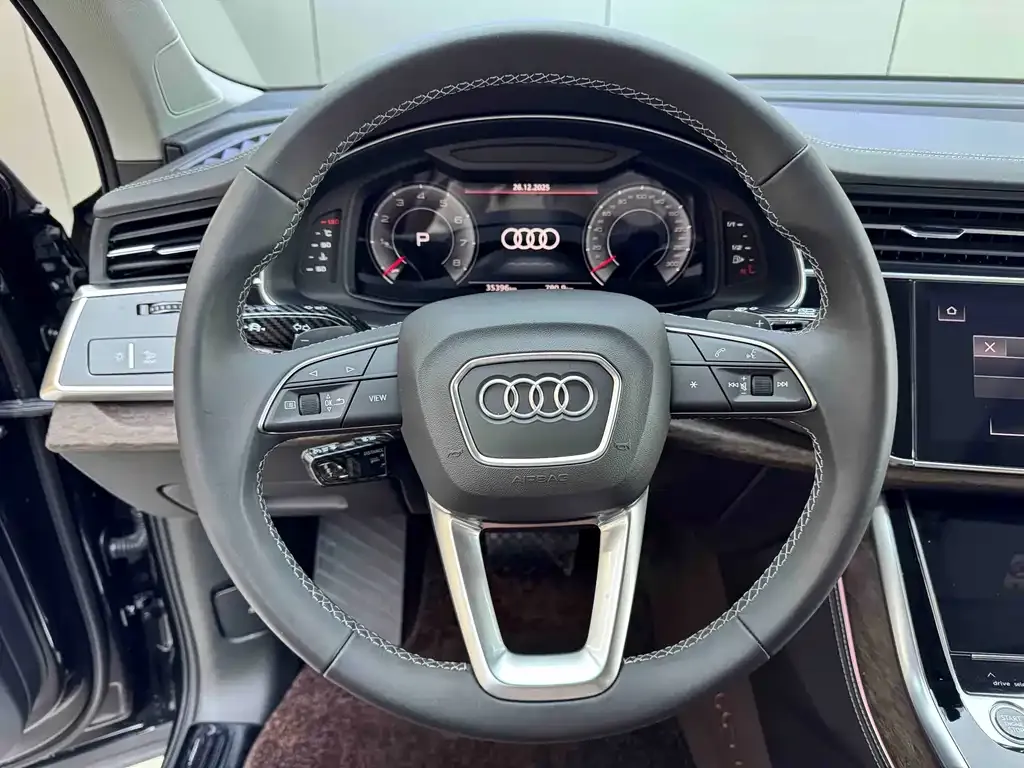 Audi Q7 2025 из CN, фото 5