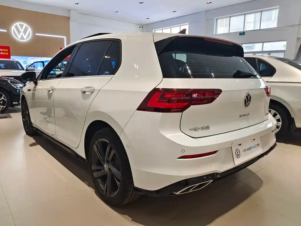 Volkswagen Golf 2023 из CN, фото 10