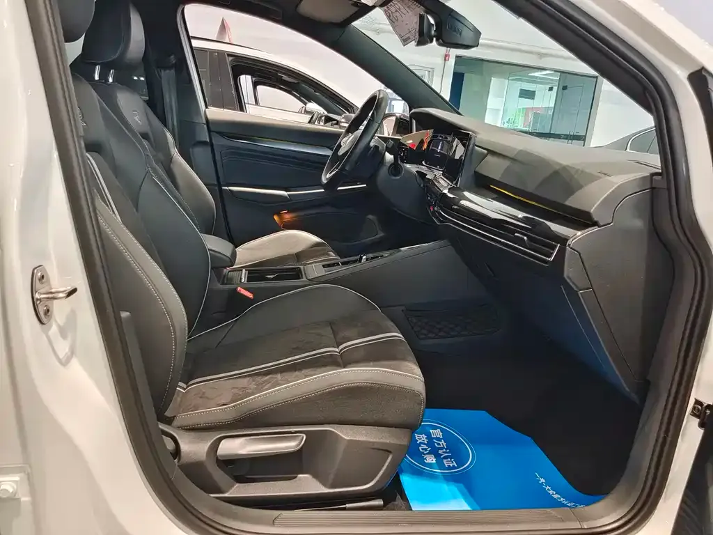 Volkswagen Golf 2023 из CN, фото 7