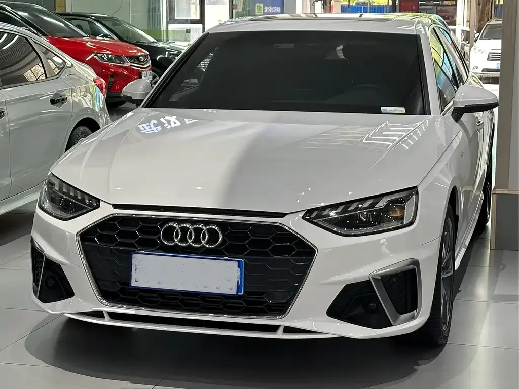 Audi A4L 2022 из CN, фото 1
