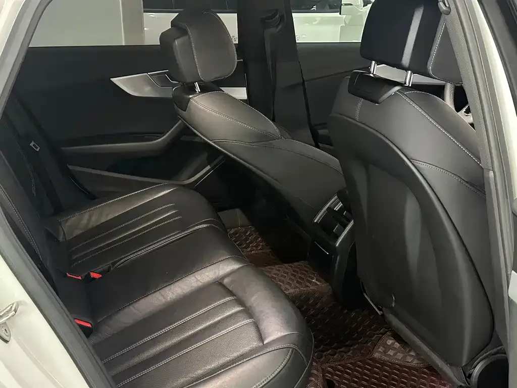 Audi A4L 2022 из CN, фото 10