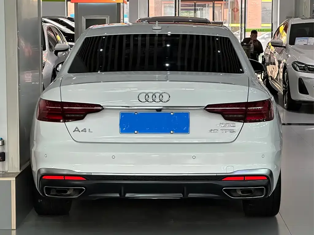 Audi A4L 2022 из CN, фото 4