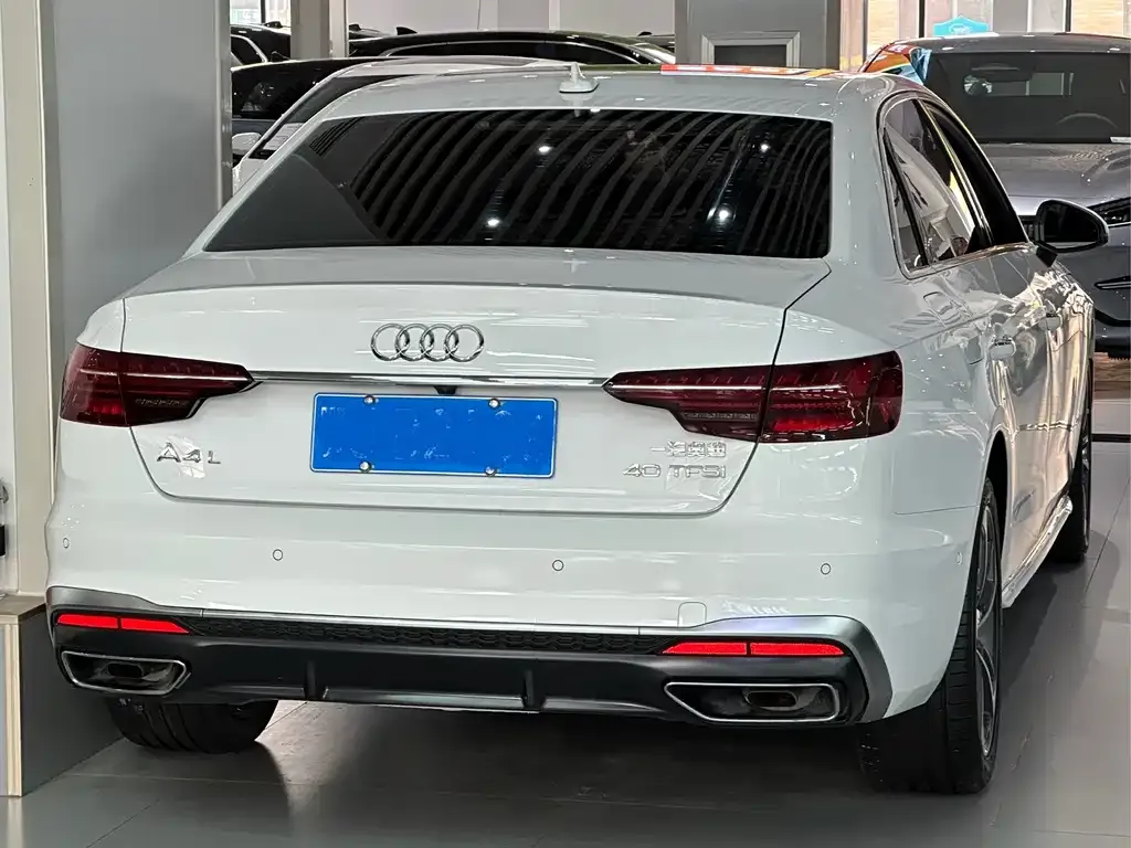 Audi A4L 2022 из CN, фото 5