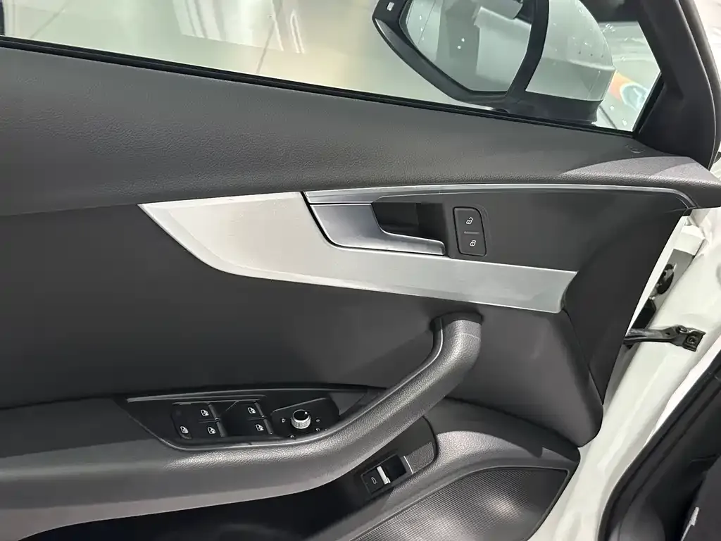 Audi A4L 2022 из CN, фото 6