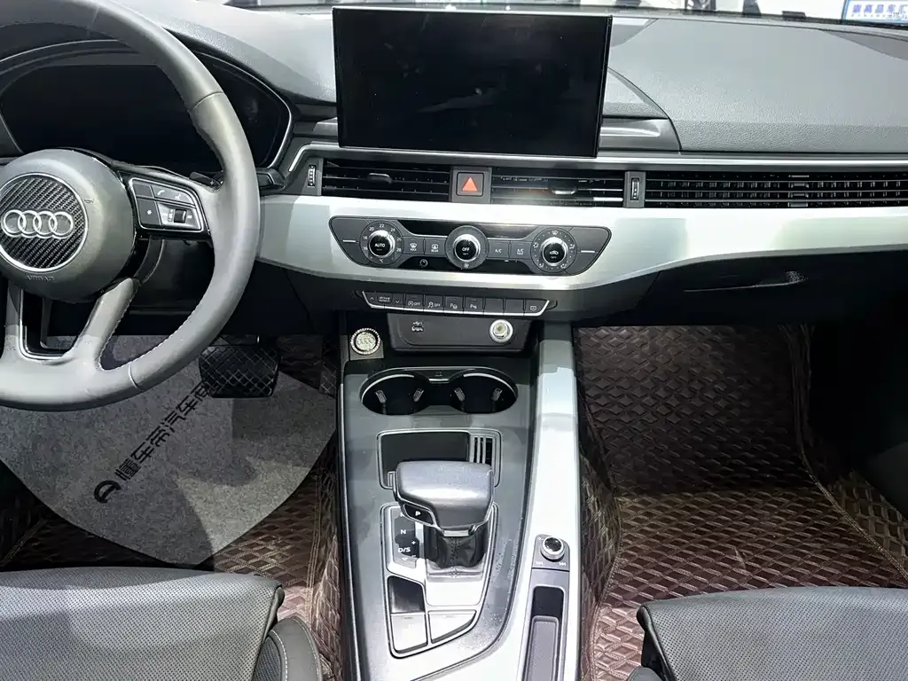 Audi A4L 2022 из CN, фото 9